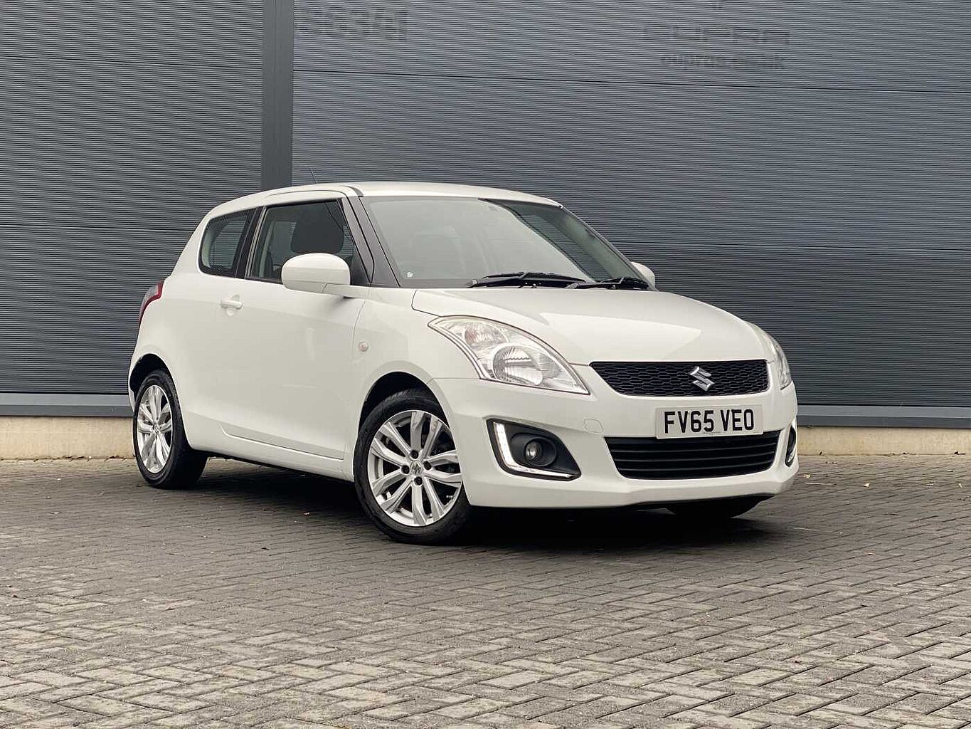 Main listing image - Suzuki Swift