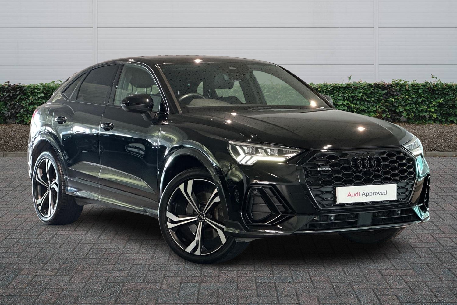 Main listing image - Audi Q3