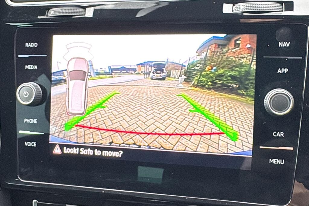 Main listing image - Volkswagen Golf Estate