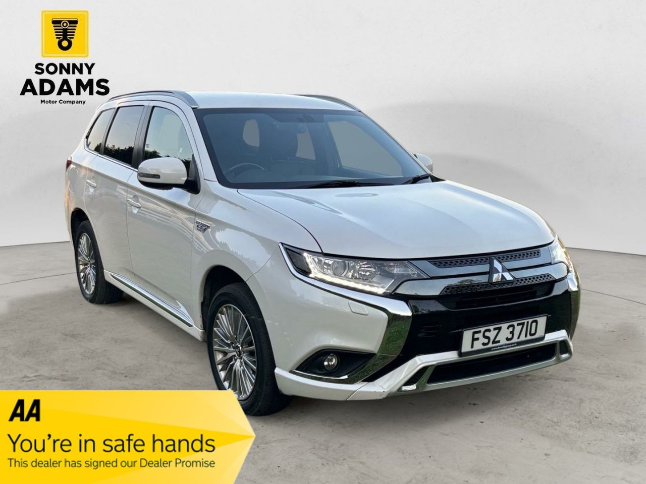 Main listing image - Mitsubishi Outlander