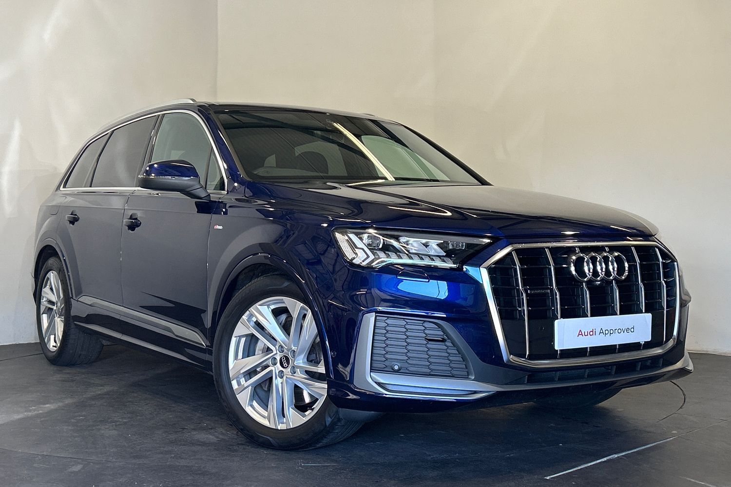 Main listing image - Audi Q7