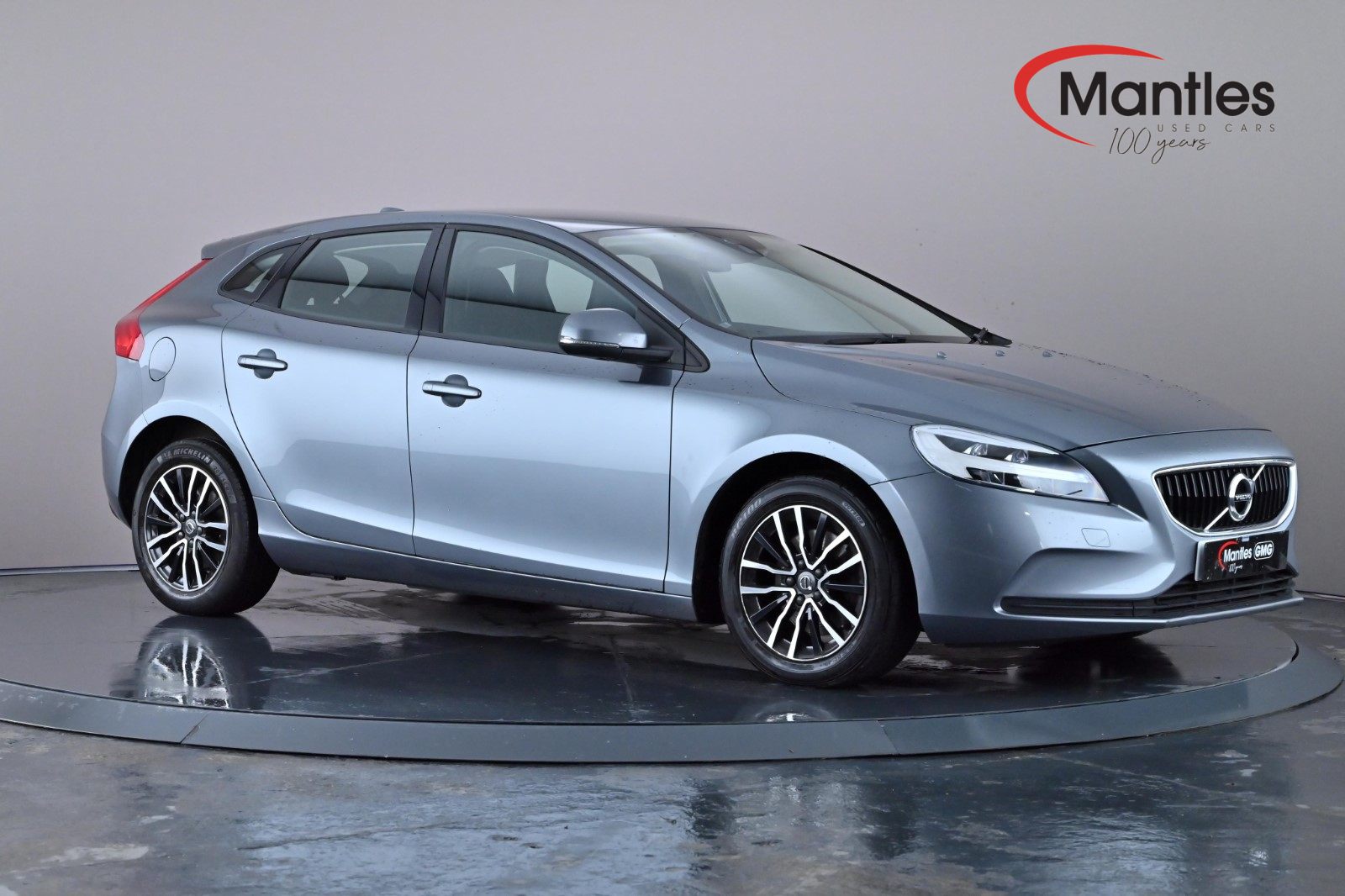 Main listing image - Volvo V40