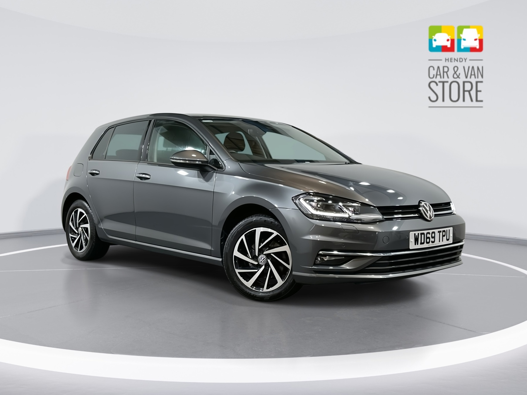 Main listing image - Volkswagen Golf