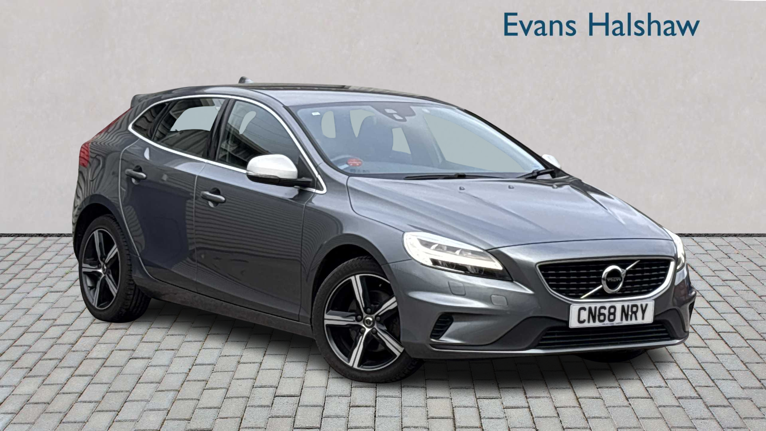 Main listing image - Volvo V40