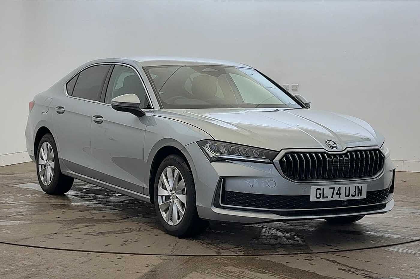 Main listing image - Skoda Superb