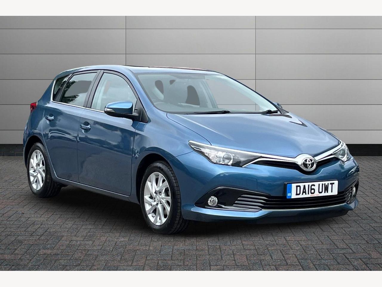 Main listing image - Toyota Auris