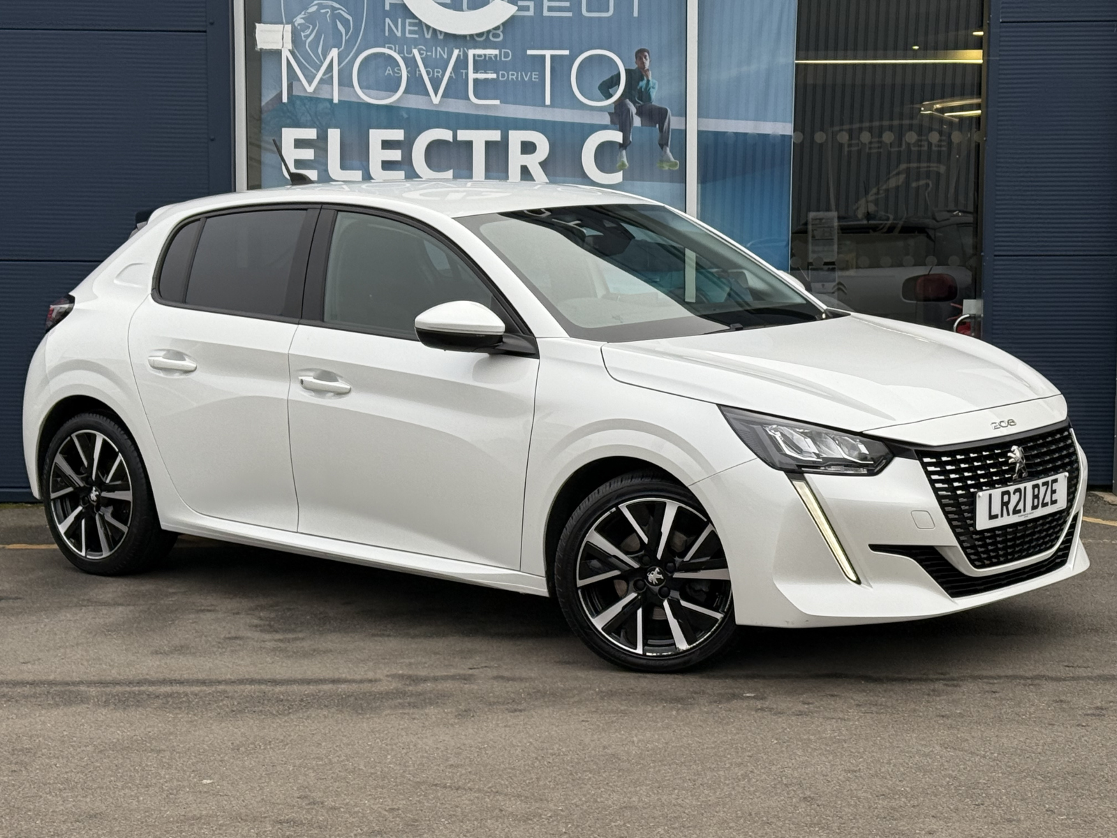 Main listing image - Peugeot 208