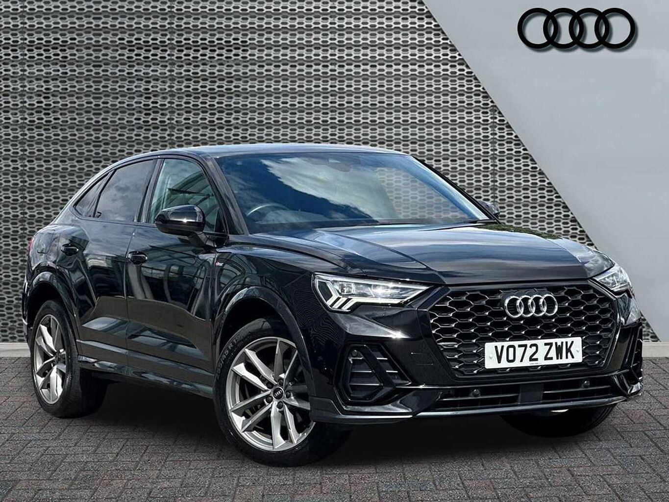 Main listing image - Audi Q3