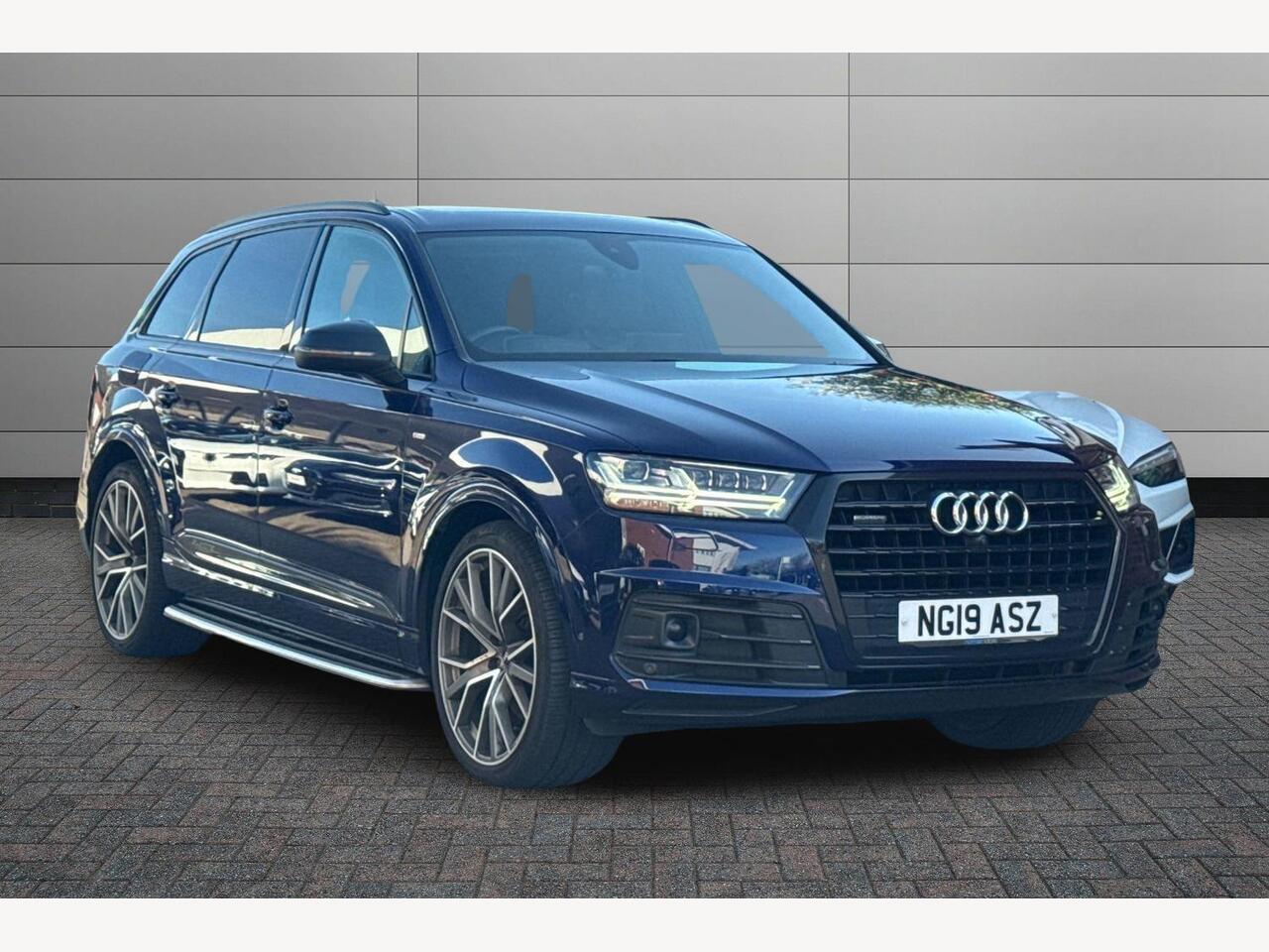 Main listing image - Audi Q7