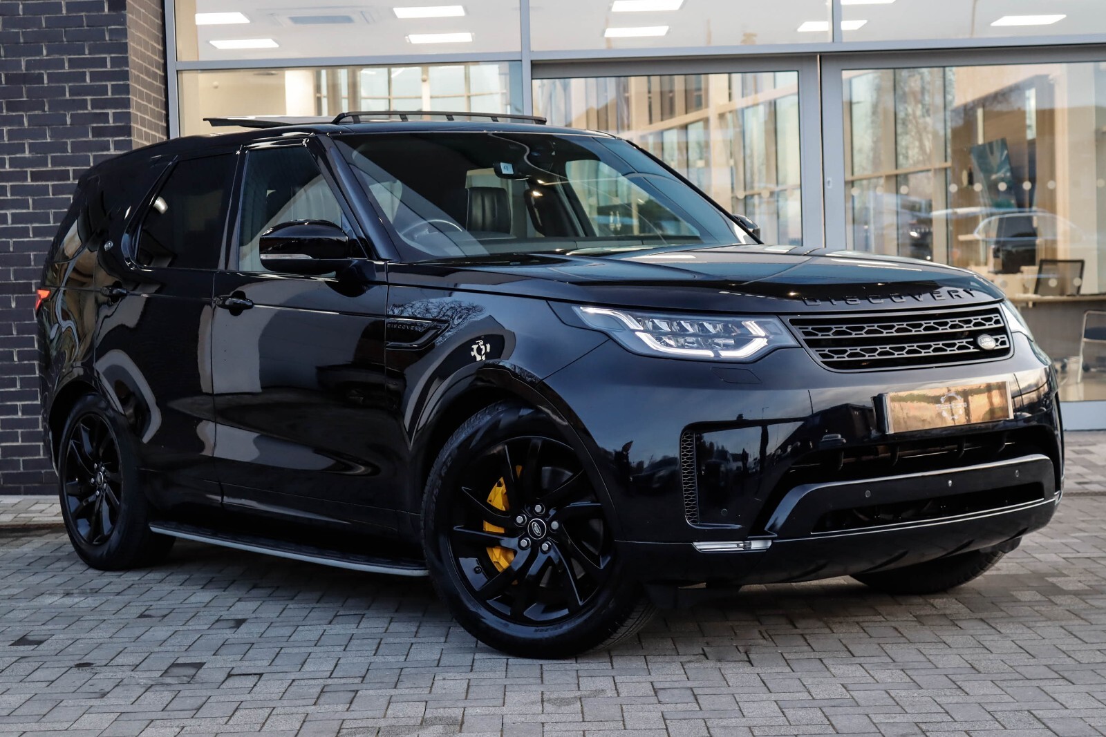 Main listing image - Land Rover Discovery