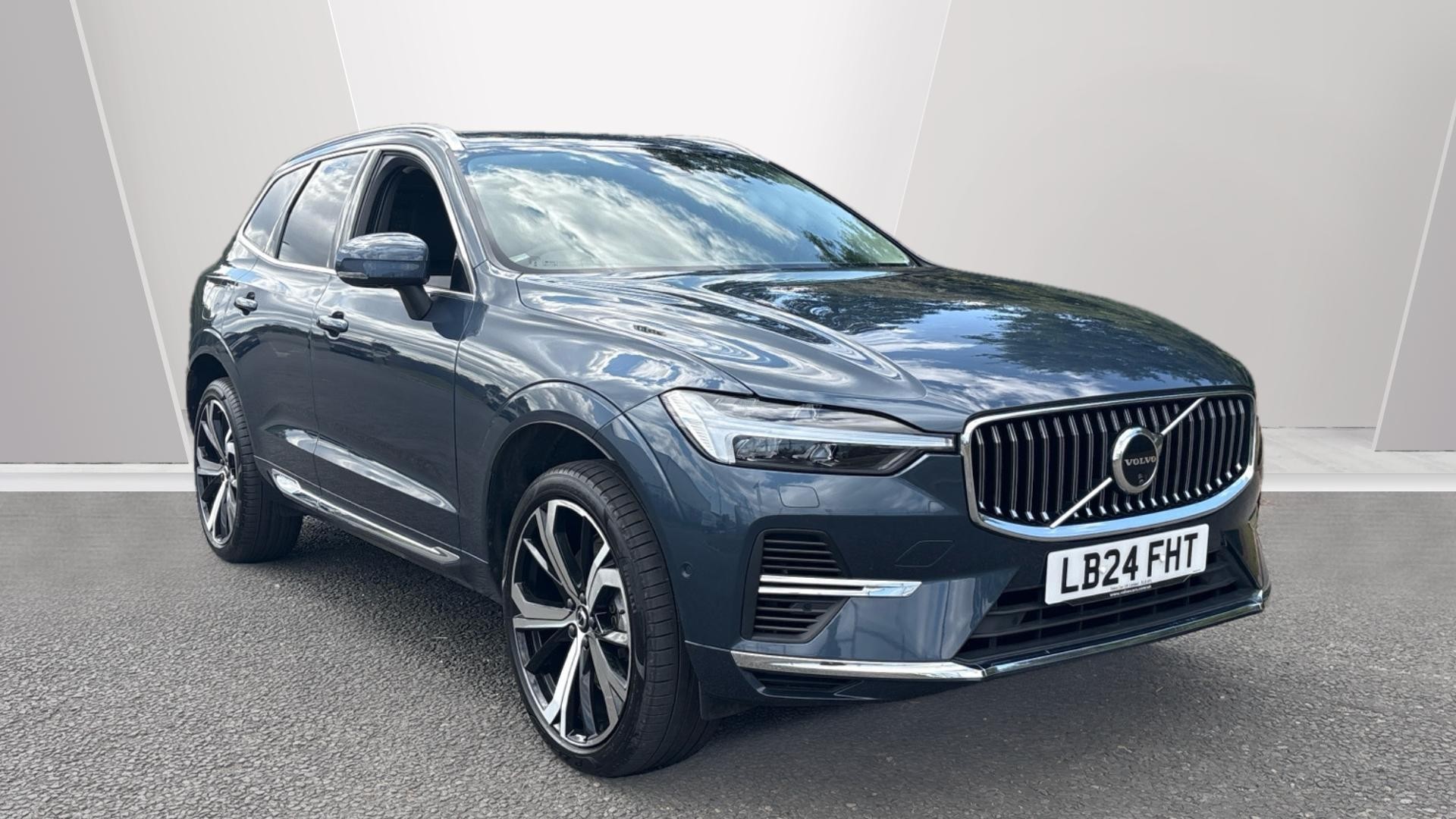 Main listing image - Volvo XC60