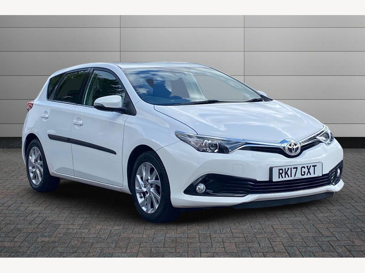 Main listing image - Toyota Auris
