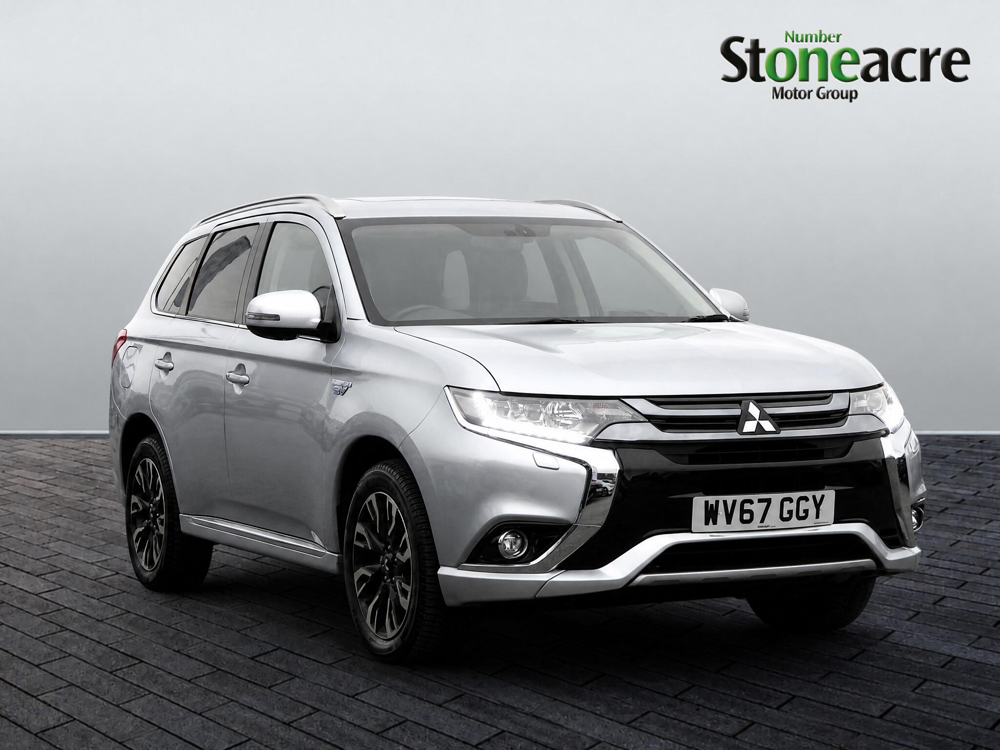 Main listing image - Mitsubishi Outlander