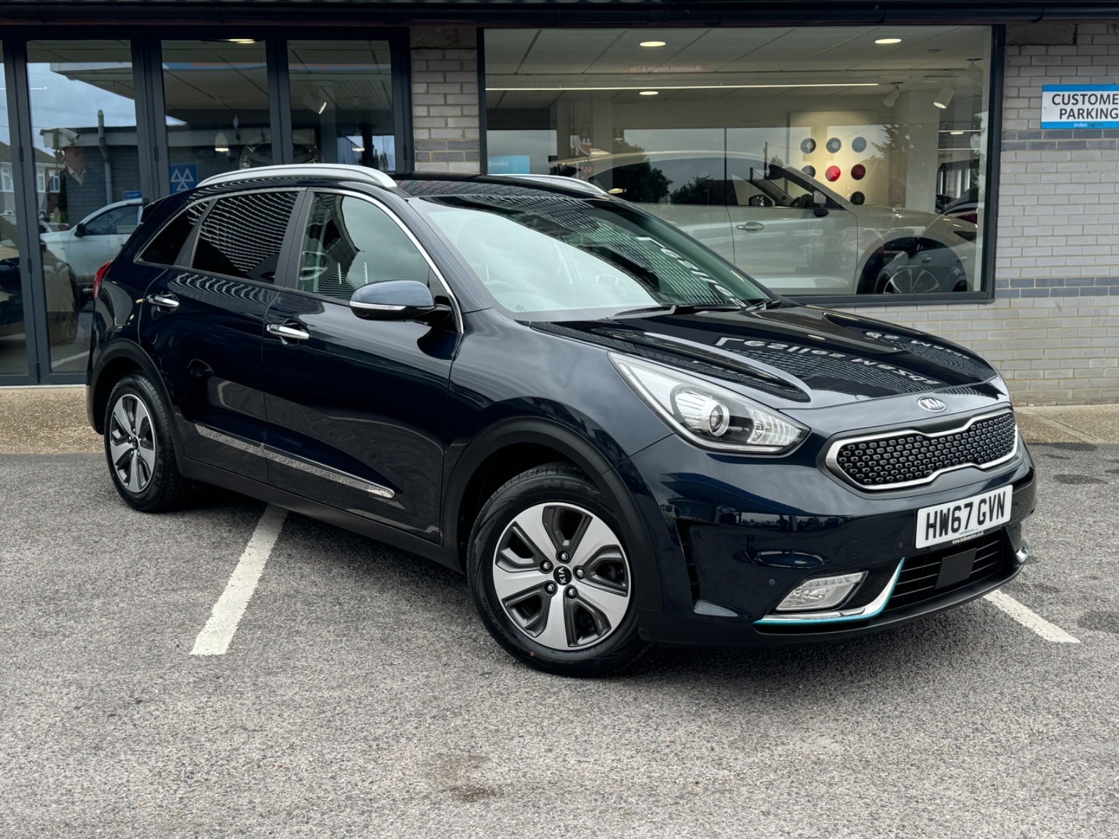 Main listing image - Kia Niro