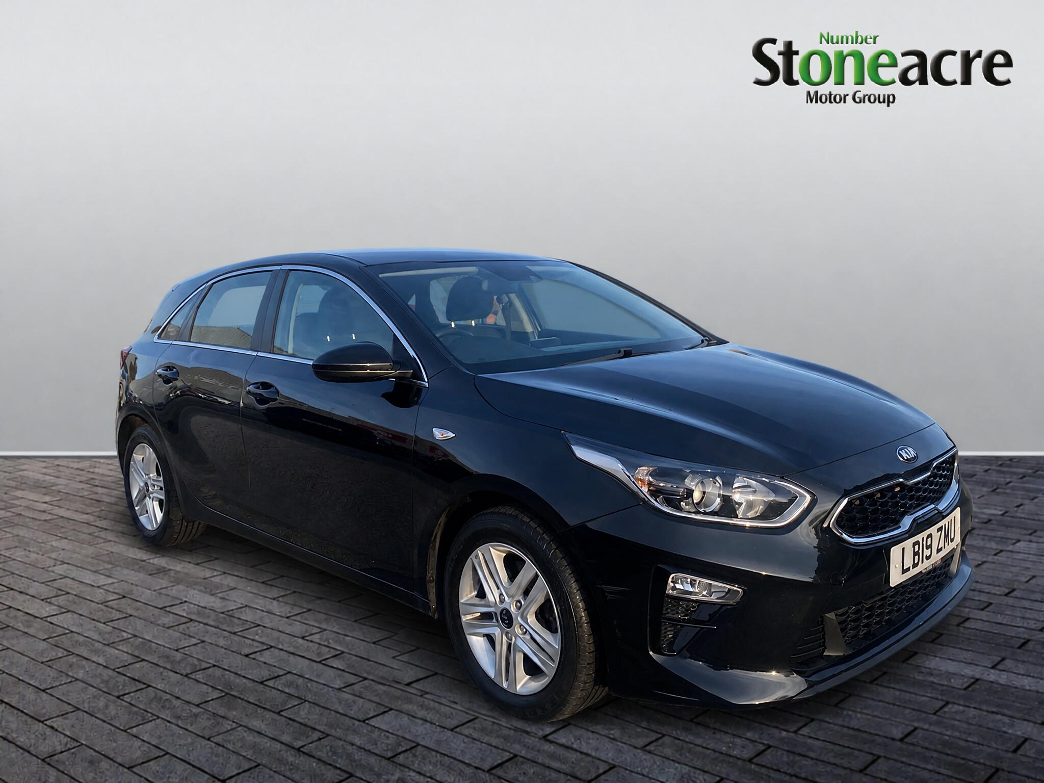 Main listing image - Kia Ceed