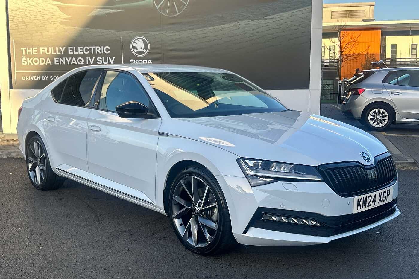 Main listing image - Skoda Superb