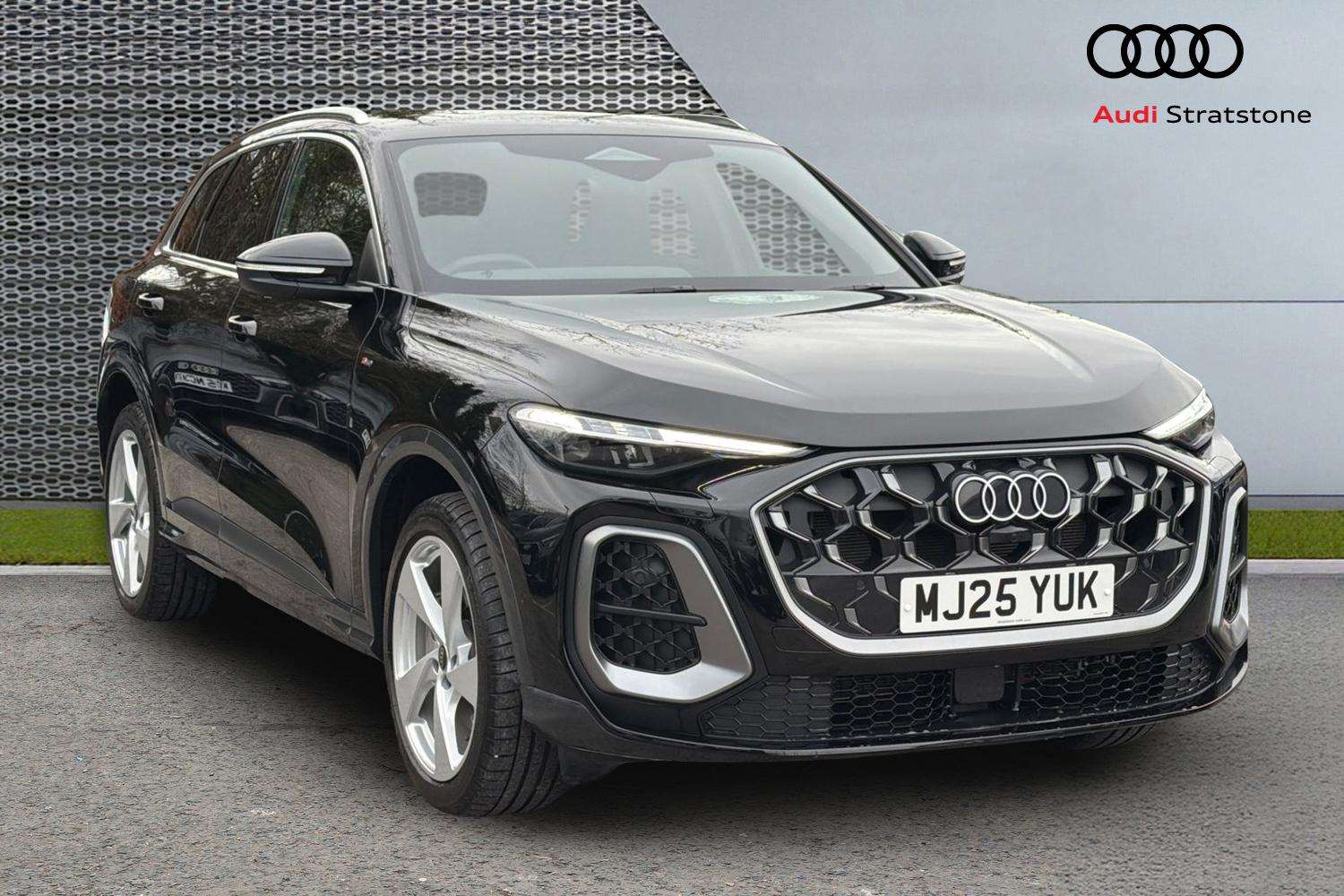 Main listing image - Audi Q5