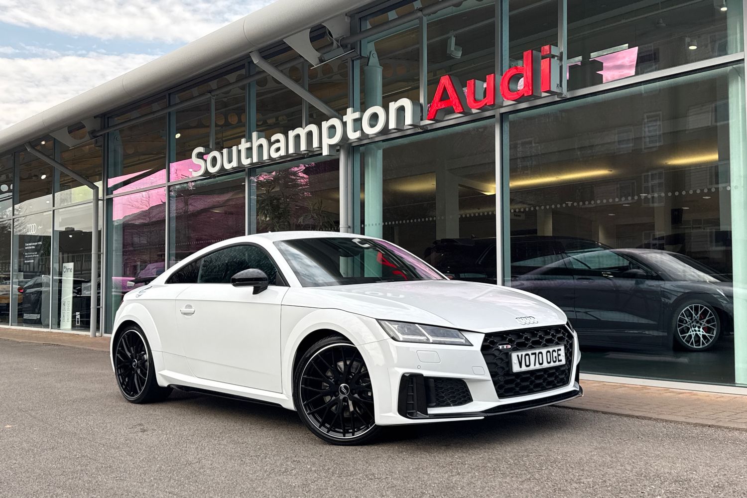 Main listing image - Audi TT S