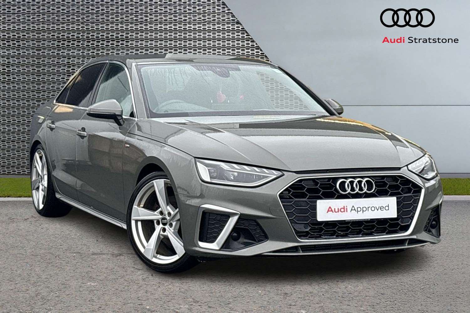 Main listing image - Audi A4