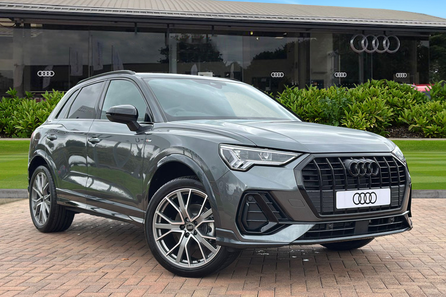 Main listing image - Audi Q3