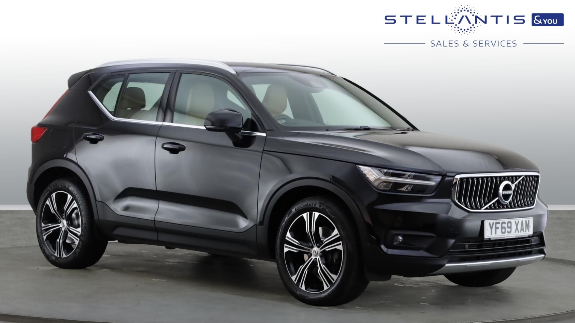 Main listing image - Volvo XC40