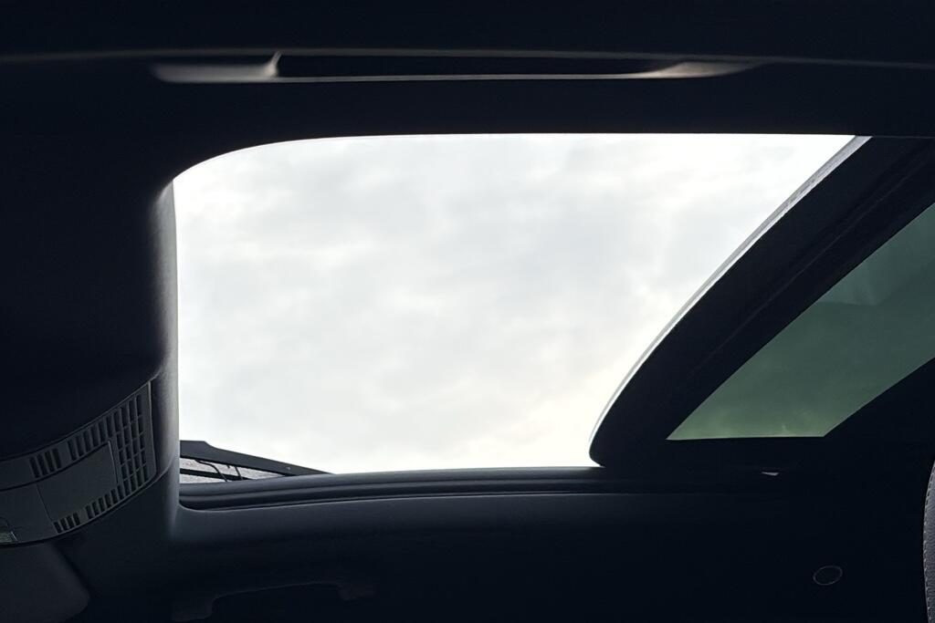 Main listing image - Volkswagen Touareg