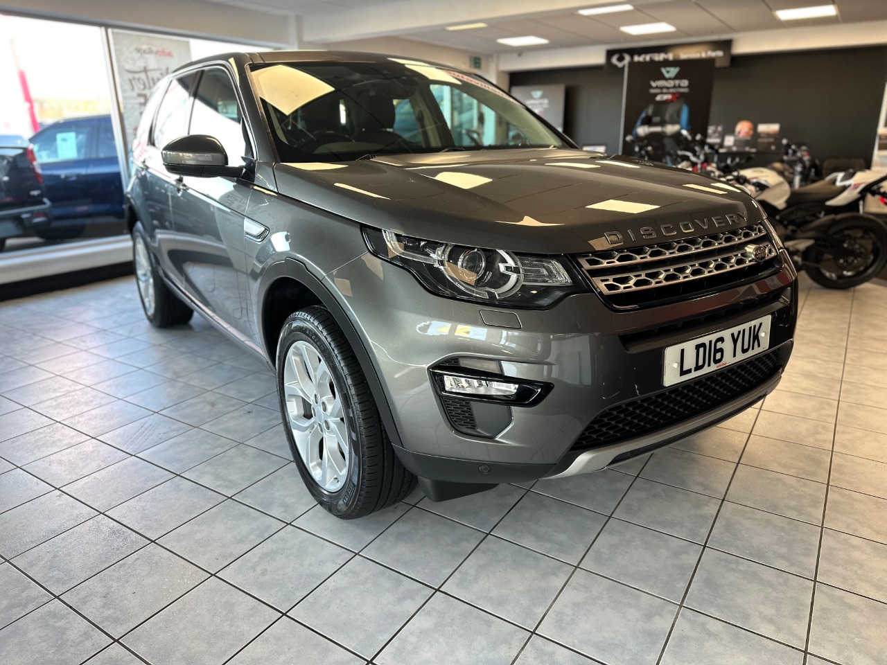 Main listing image - Land Rover Discovery Sport