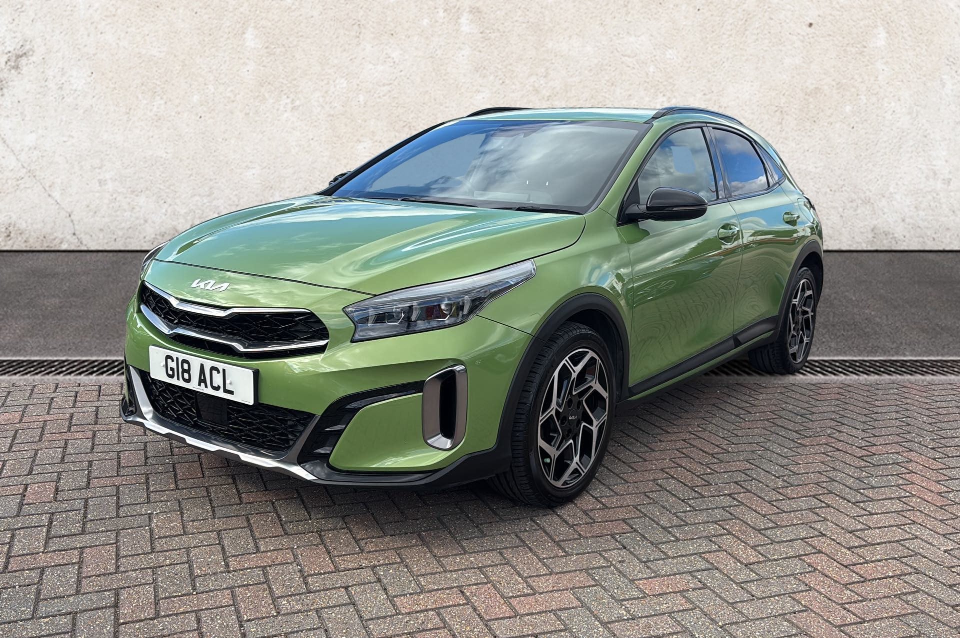 Main listing image - Kia XCeed