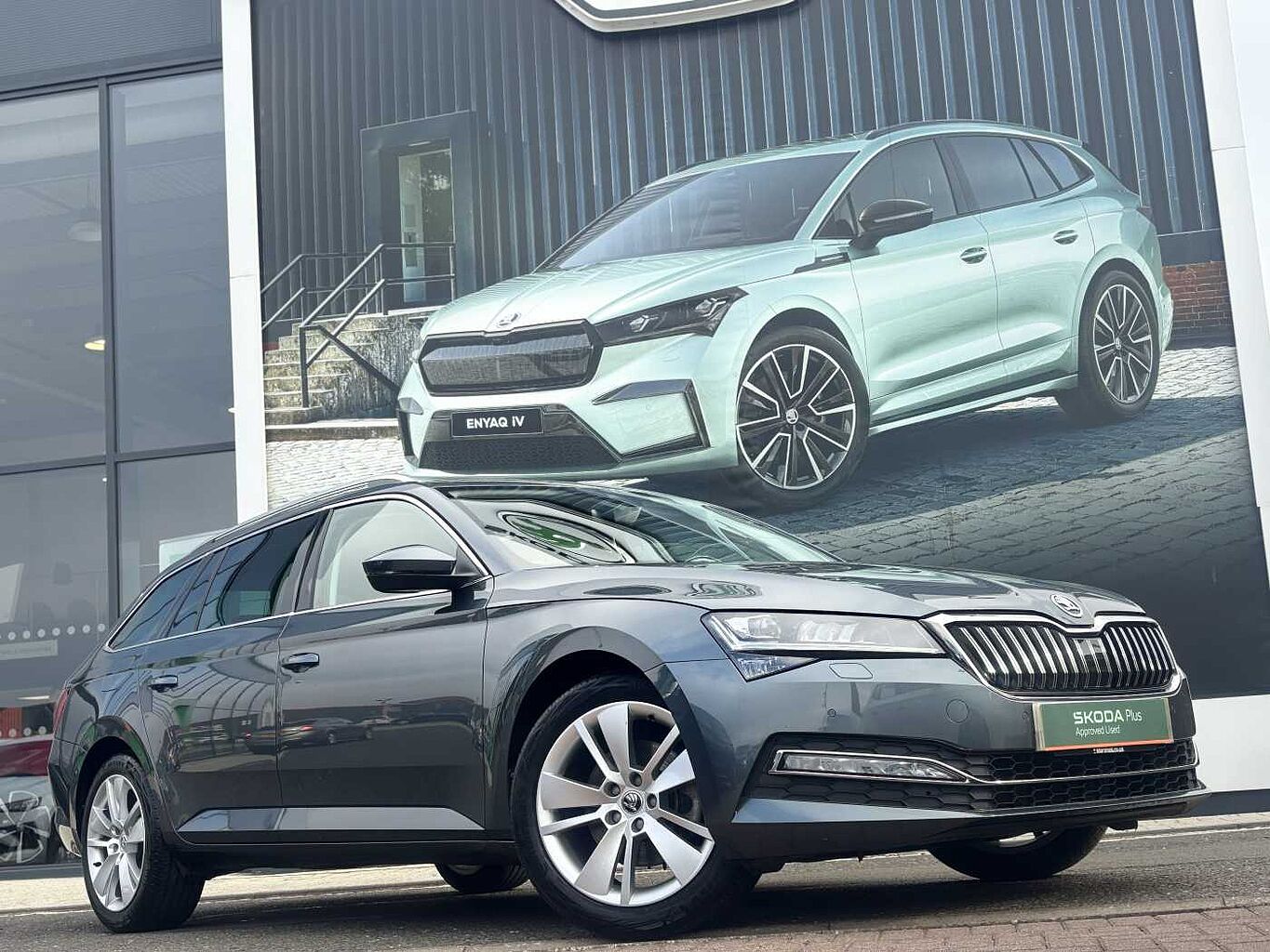 Main listing image - Skoda Superb Estate