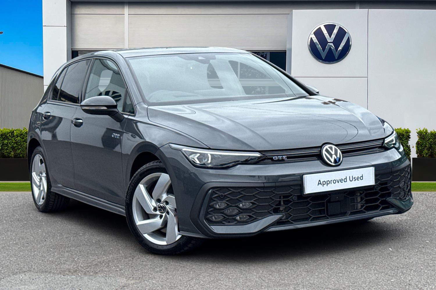 Main listing image - Volkswagen Golf GTE