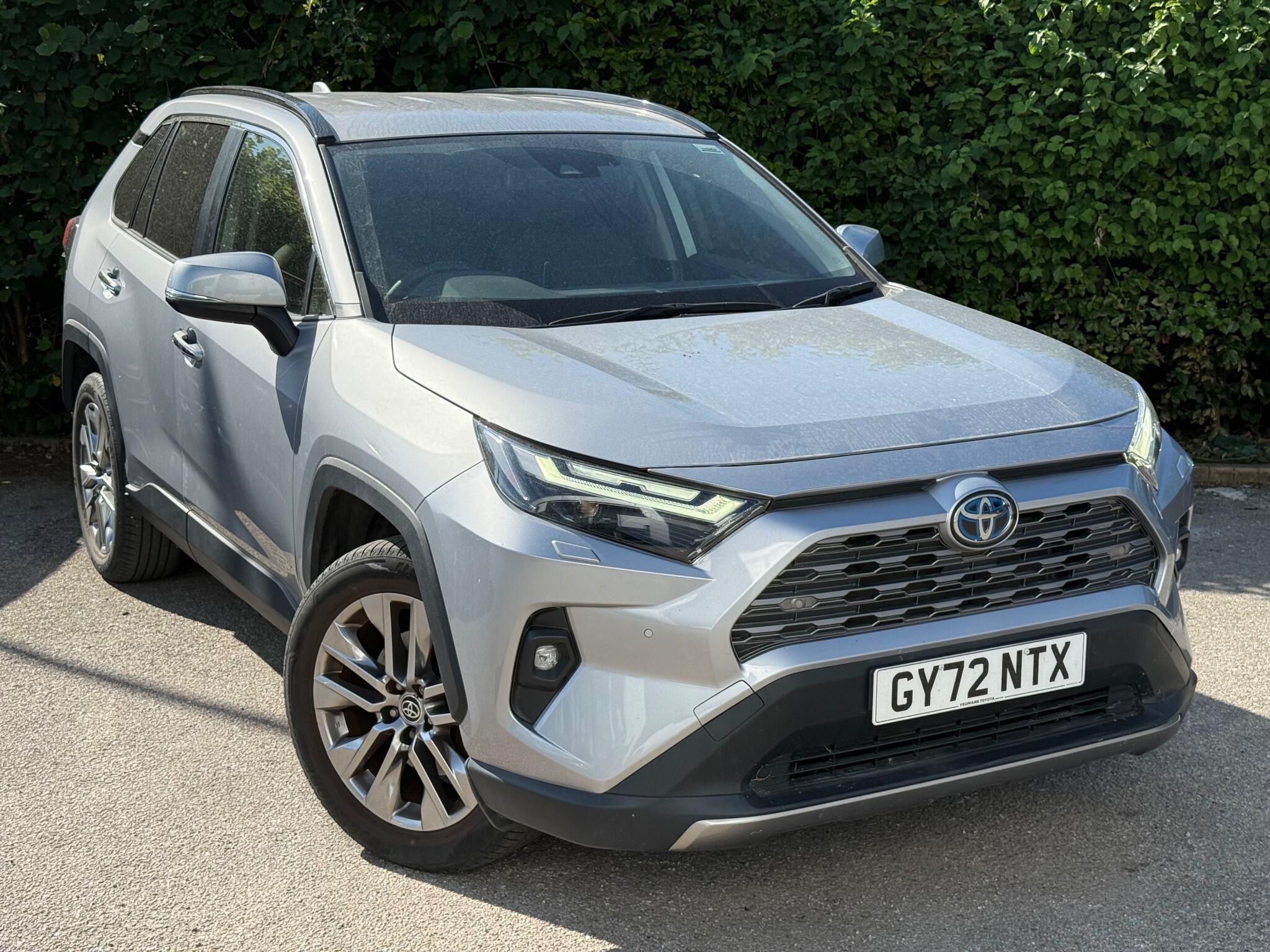 Main listing image - Toyota RAV4