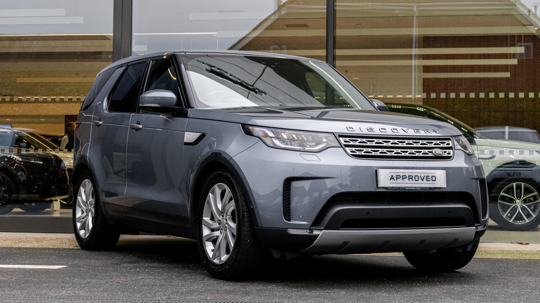 Main listing image - Land Rover Discovery