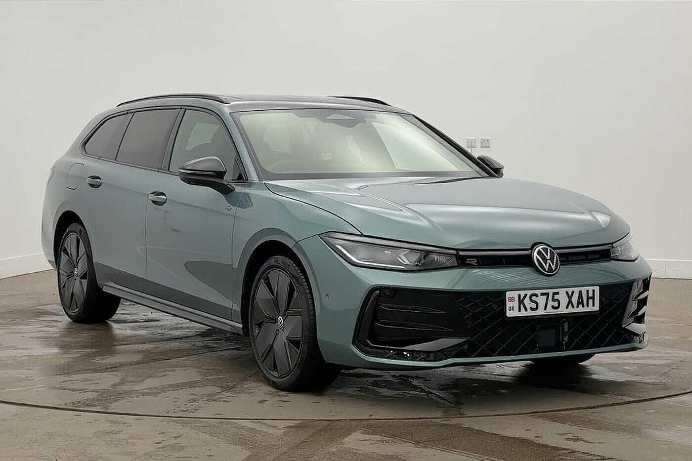 Main listing image - Volkswagen Passat
