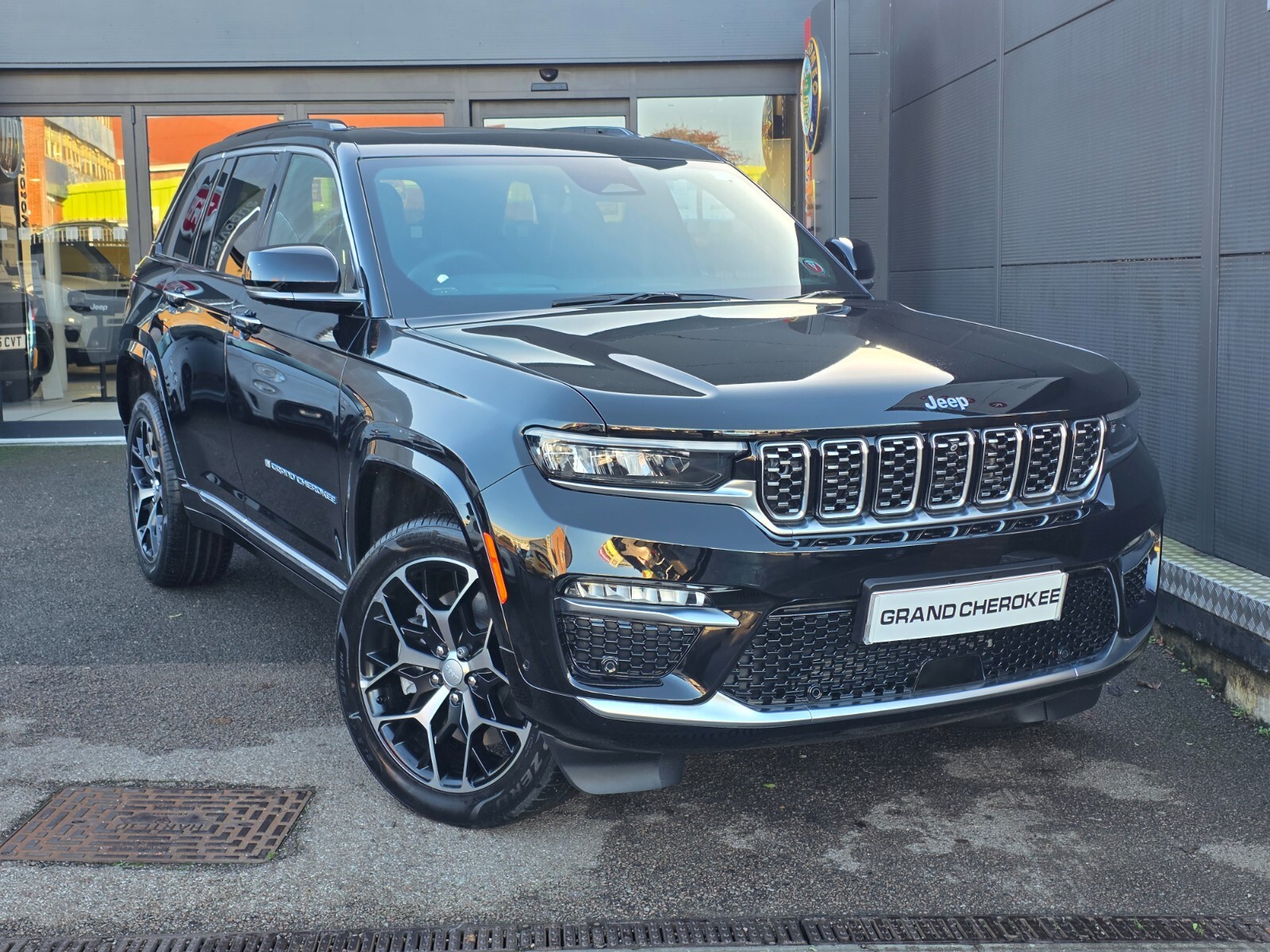 Main listing image - Jeep Grand Cherokee