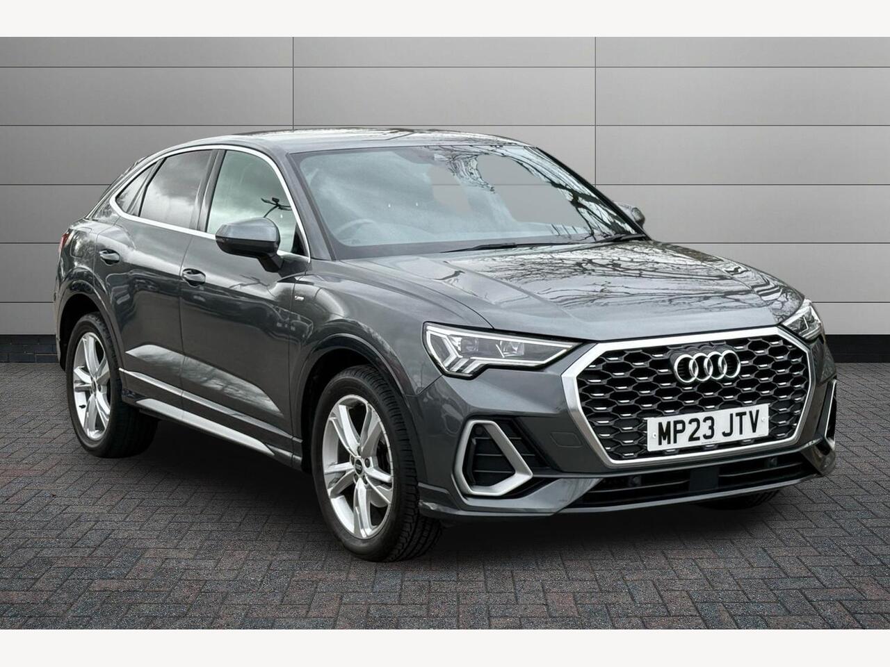 Main listing image - Audi Q3