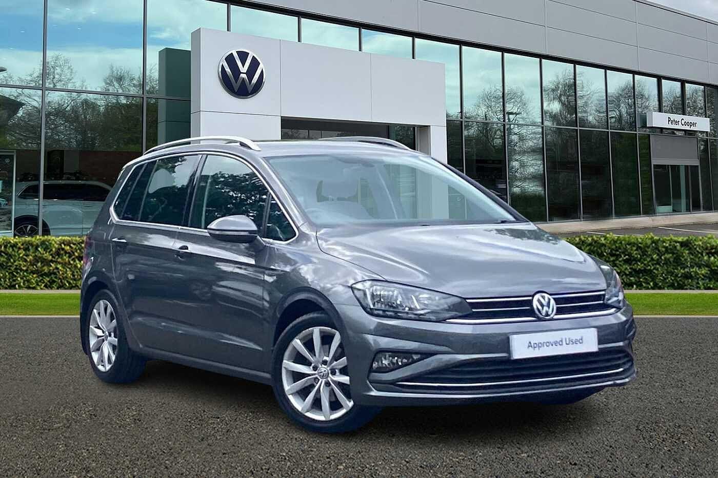 Main listing image - Volkswagen Golf SV