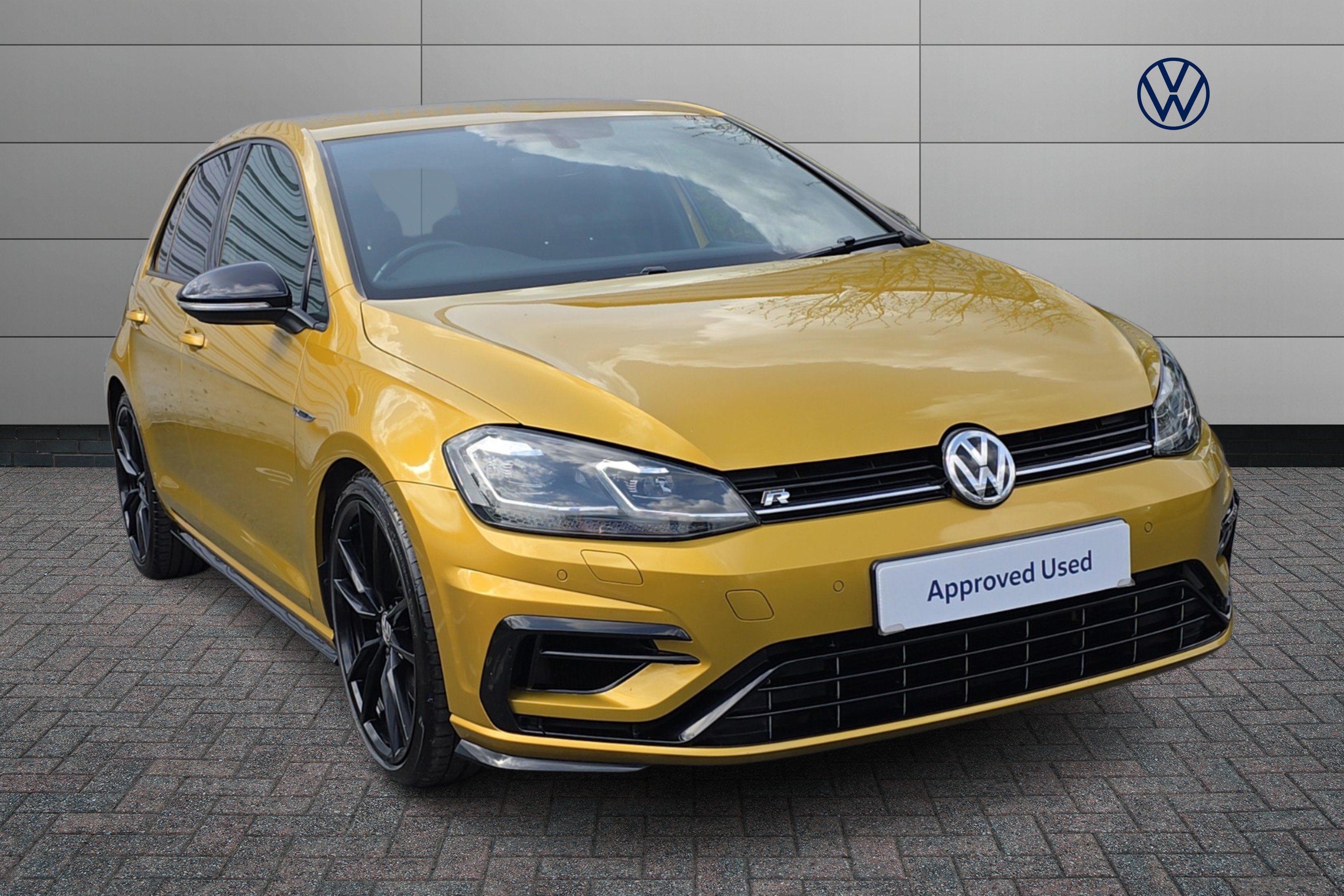 Main listing image - Volkswagen Golf R