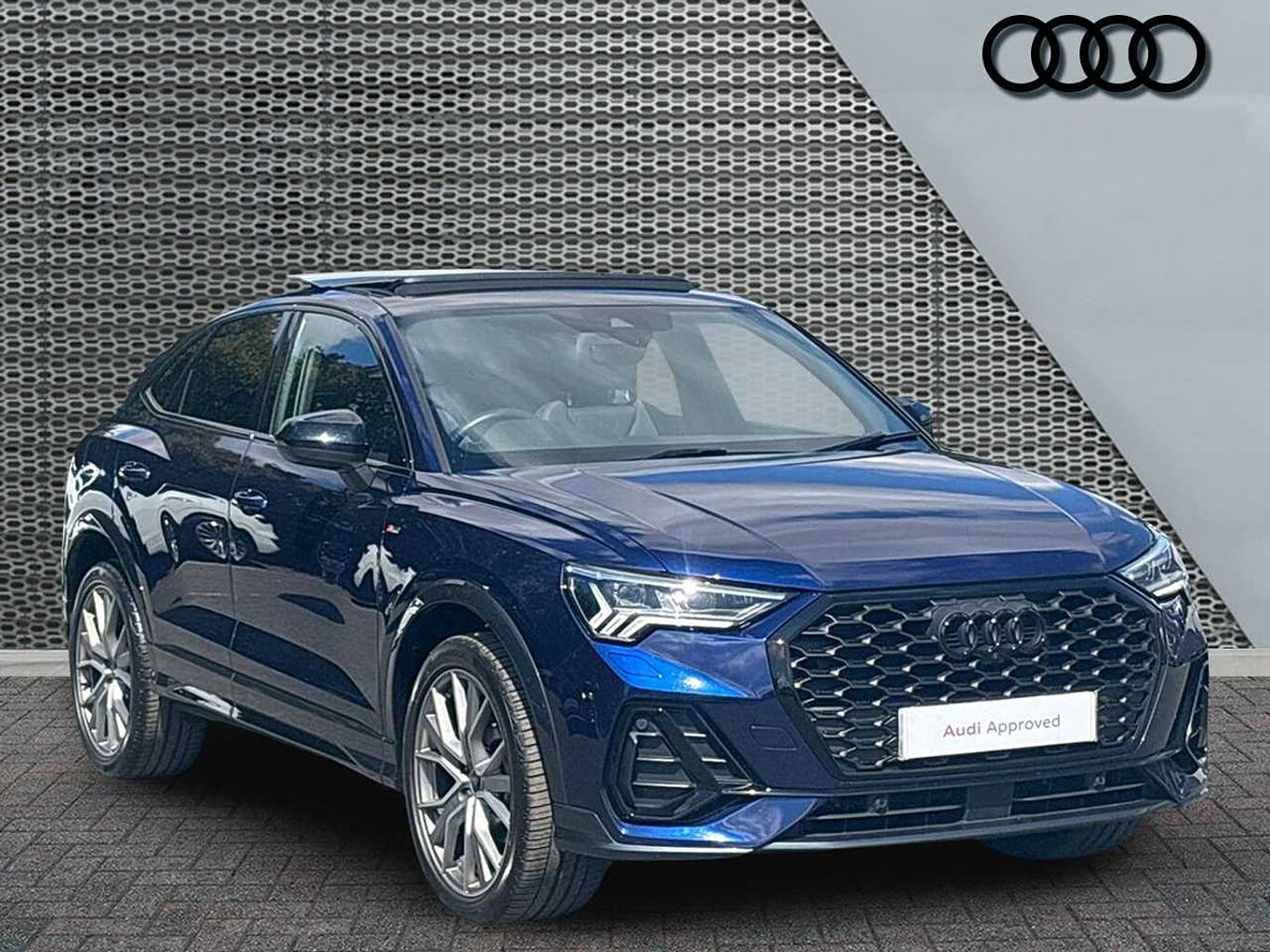 Main listing image - Audi Q3