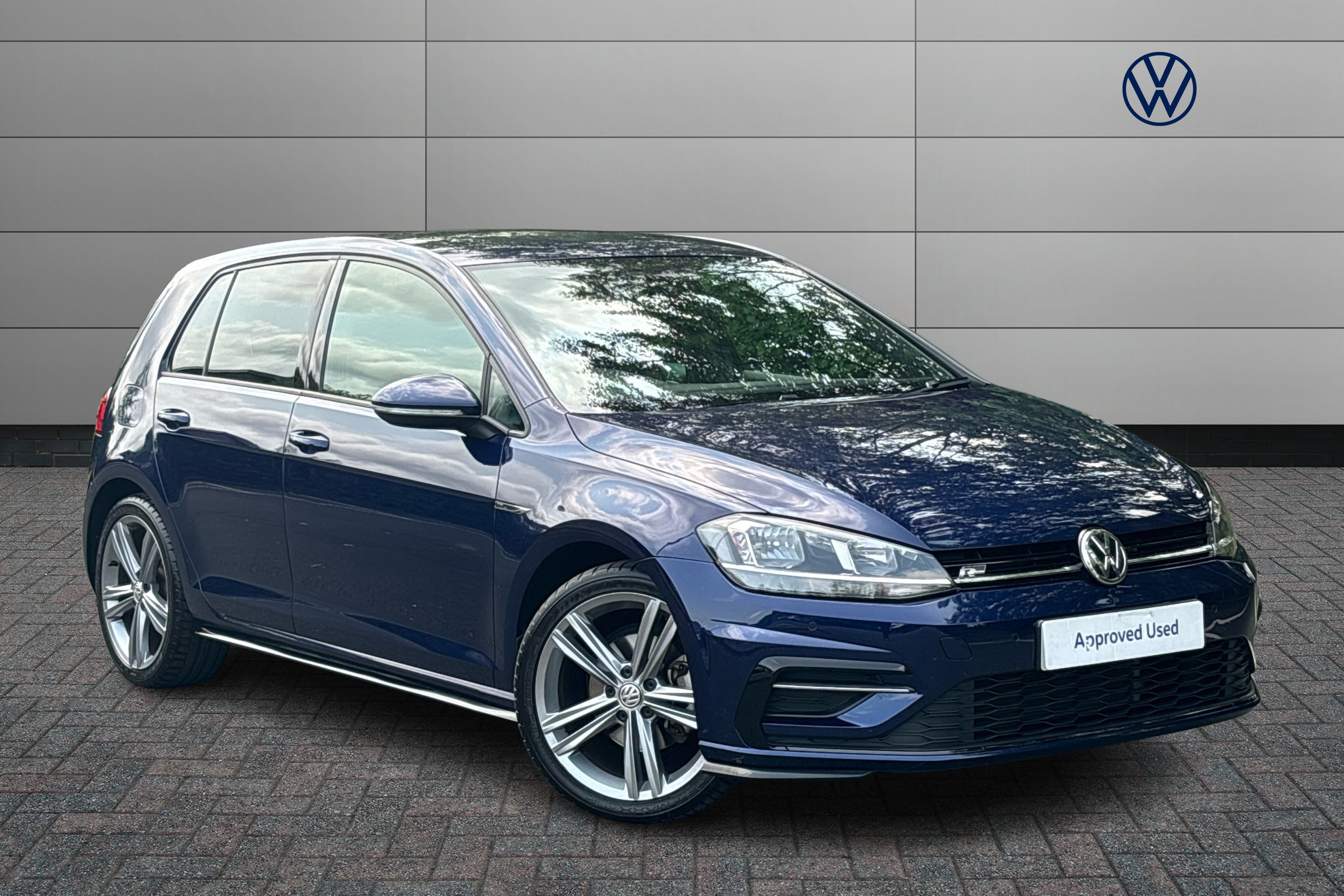 Main listing image - Volkswagen Golf