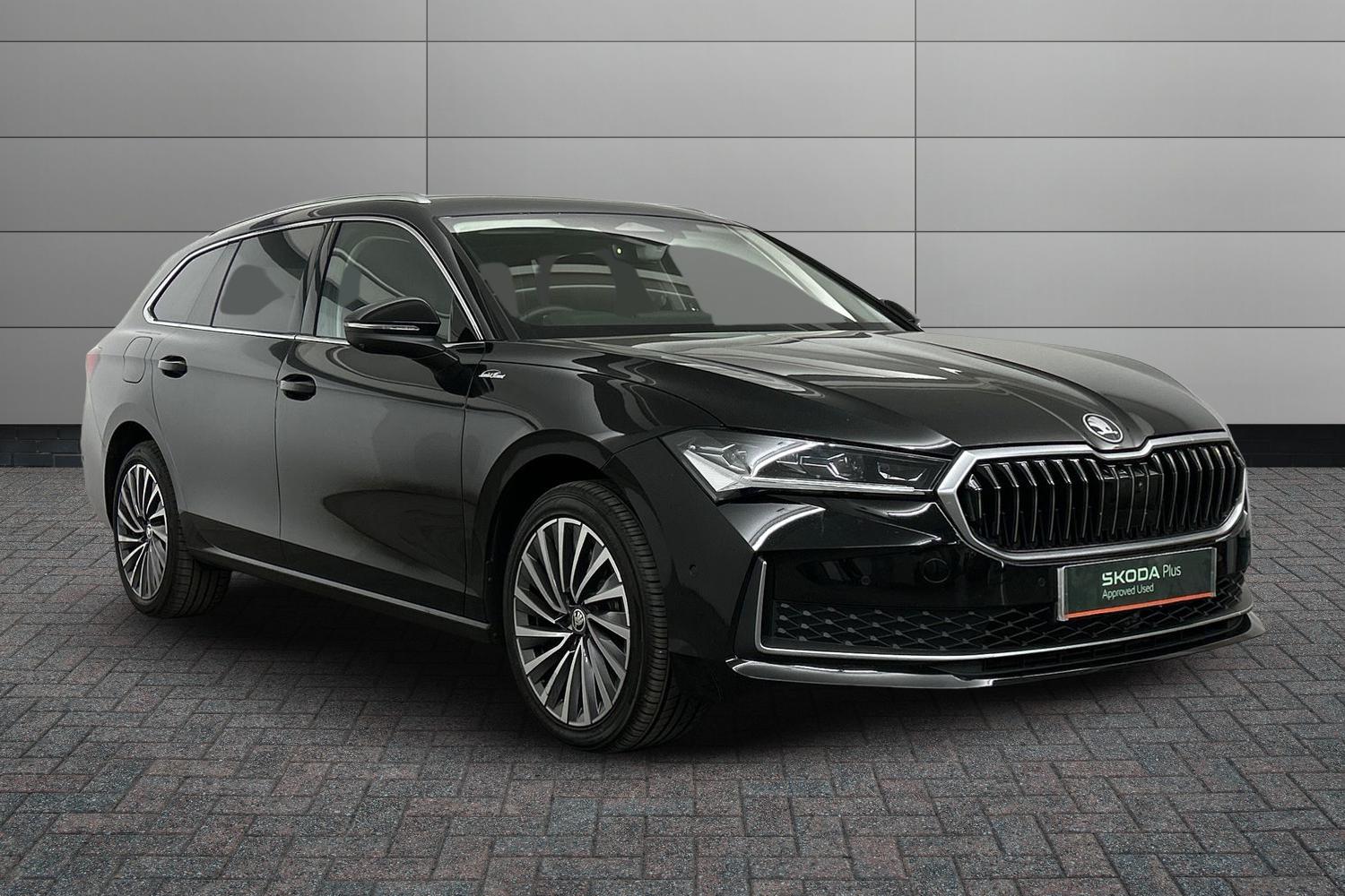 Main listing image - Skoda Superb Estate