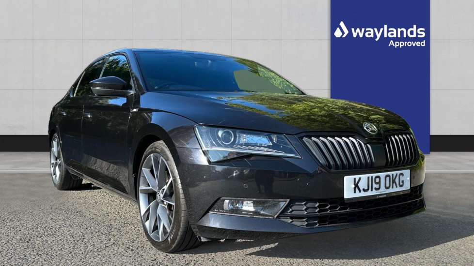 Main listing image - Skoda Superb