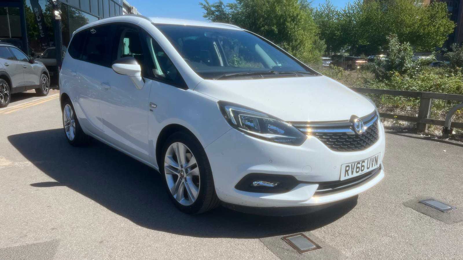 Main listing image - Vauxhall Zafira