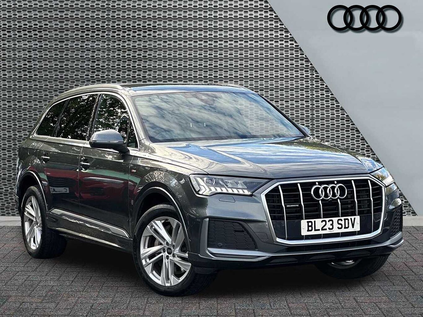 Main listing image - Audi Q7