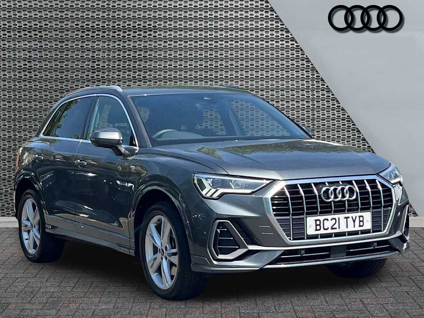 Main listing image - Audi Q3