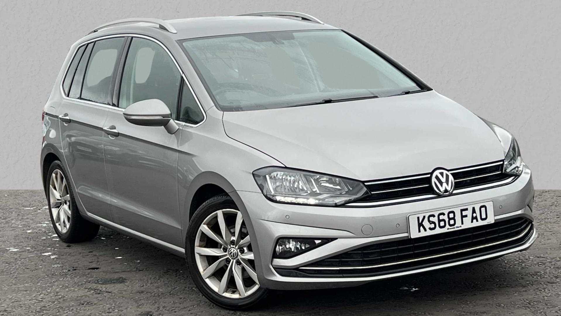 Main listing image - Volkswagen Golf SV