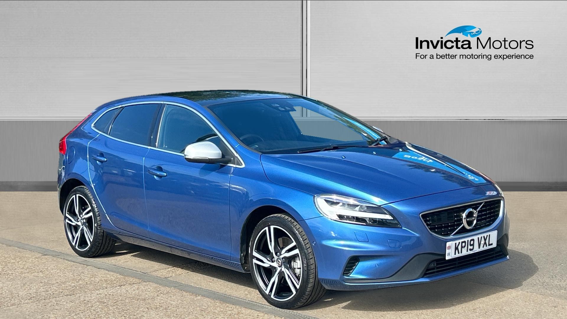 Main listing image - Volvo V40