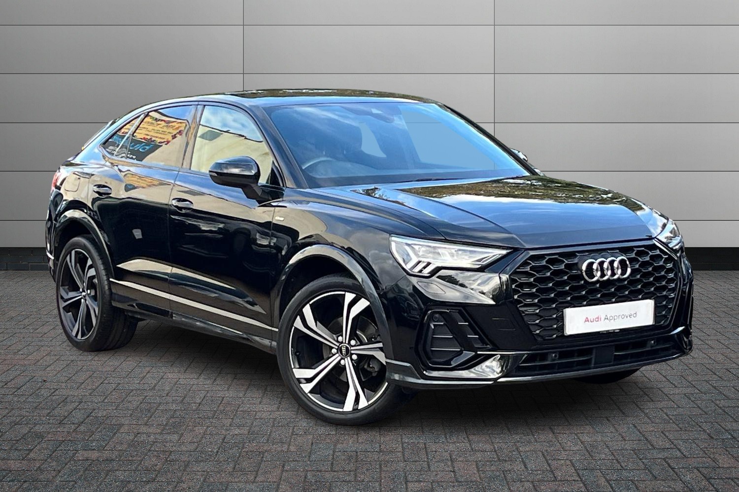 Main listing image - Audi Q3