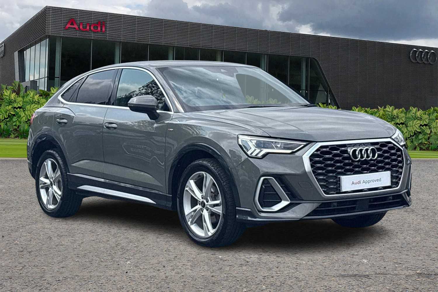 Main listing image - Audi Q3
