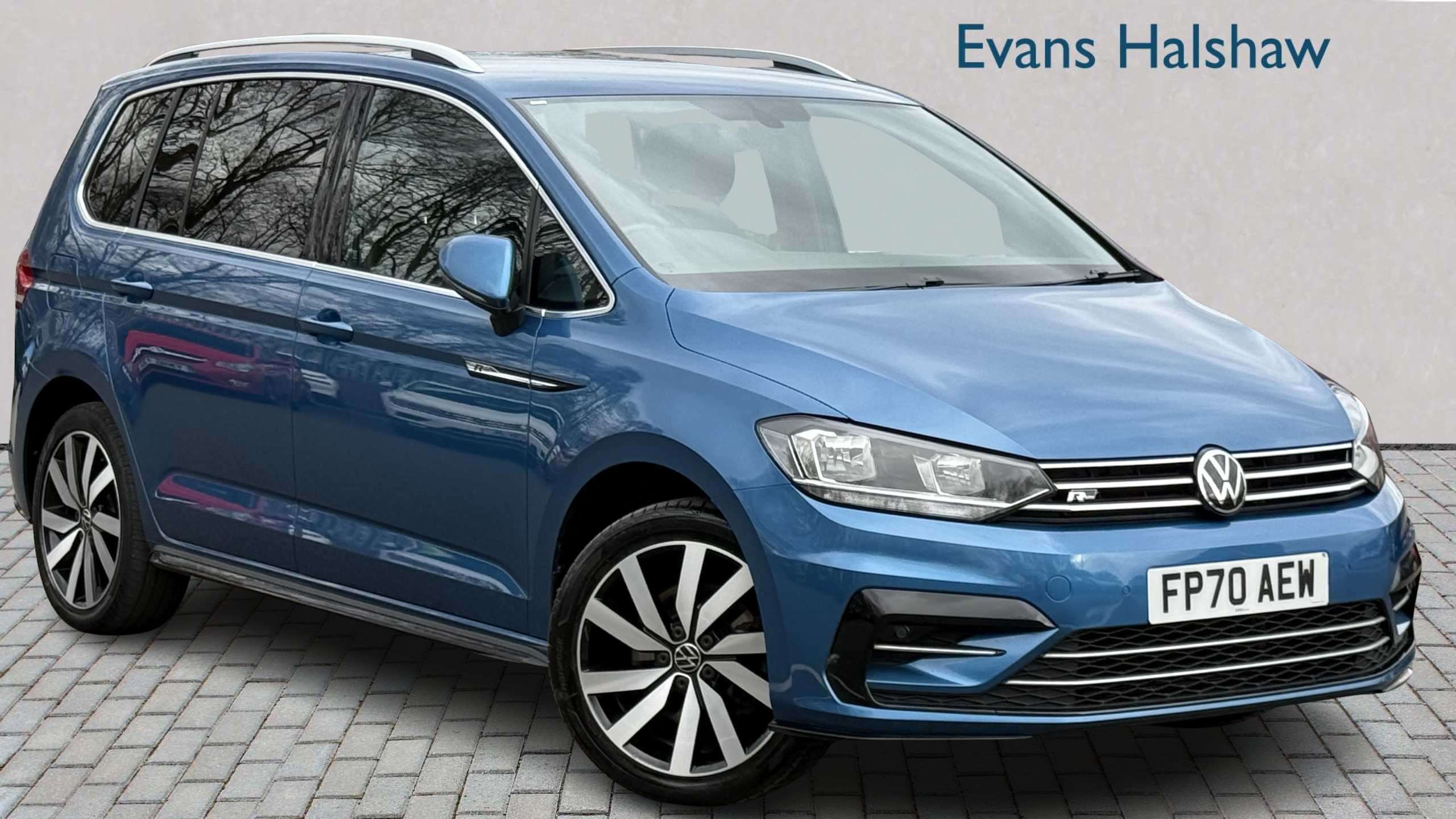 Main listing image - Volkswagen Touran