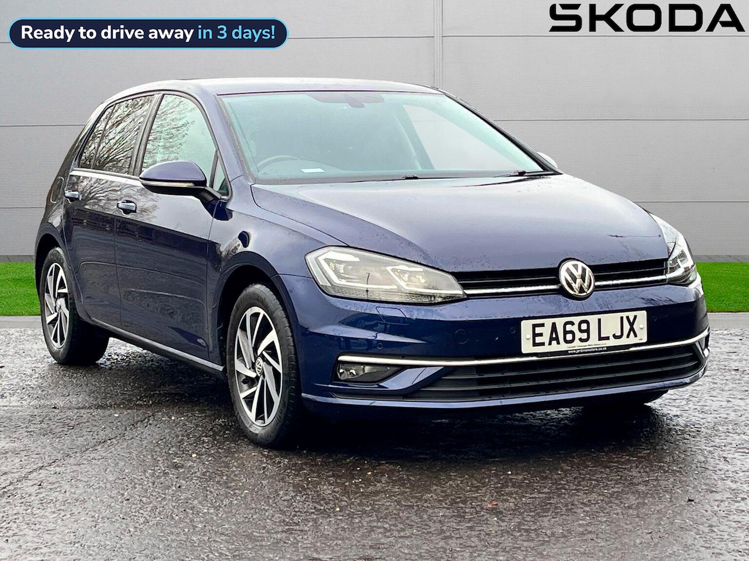 Main listing image - Volkswagen Golf